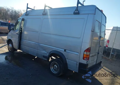 2004 Dodge Sprinter Van 3500 High Roof из США, поврежденный, VIN WD2PD444345631517
